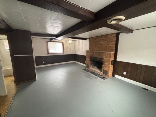 Listing photo thumbnail