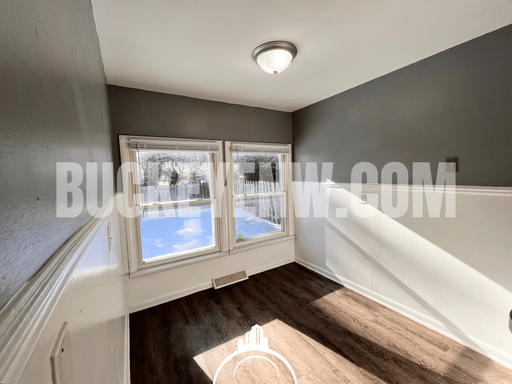 Listing photo thumbnail