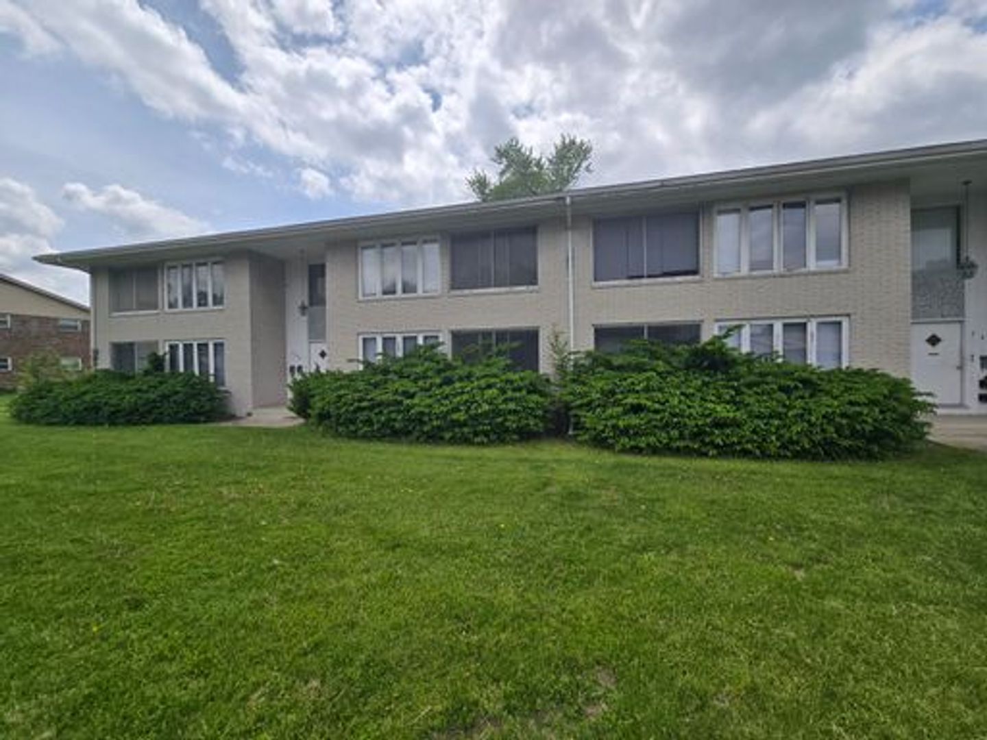 Toledo Apartment: 2420 Eastgate Rd