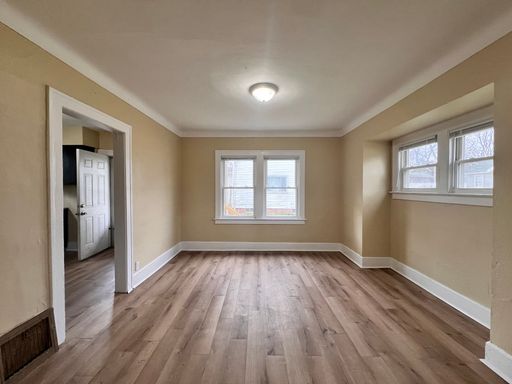 Listing photo thumbnail