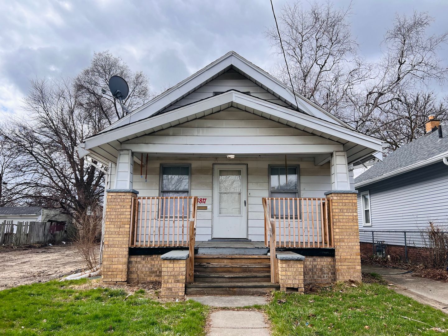 Toledo House: 3817 Burton Ave