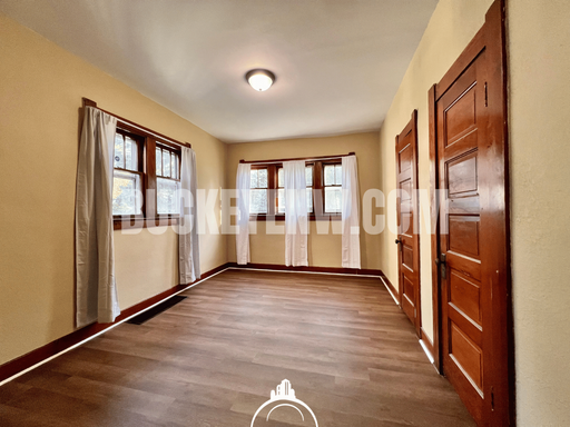 Listing photo thumbnail