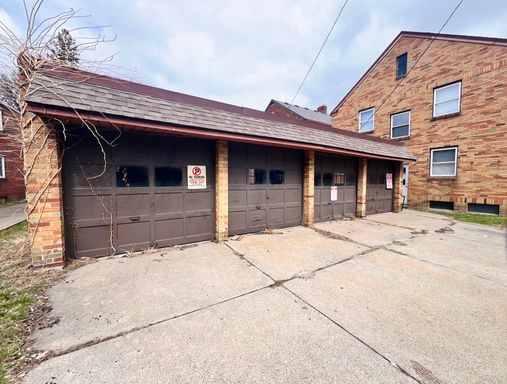 Listing photo thumbnail