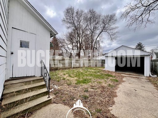 Listing photo thumbnail