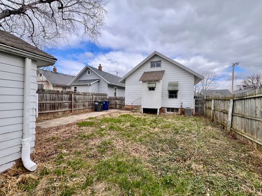 Listing photo thumbnail