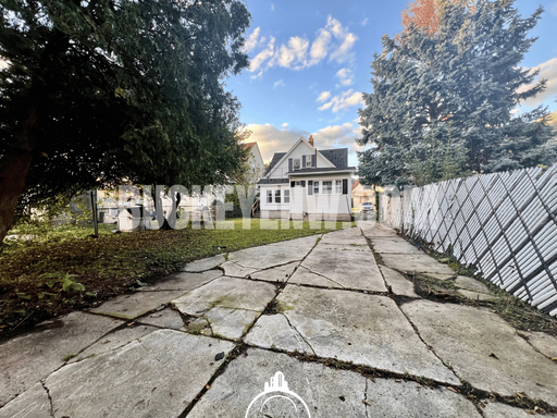 Listing photo thumbnail