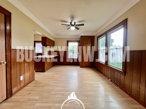 Listing photo thumbnail
