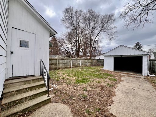 Listing photo thumbnail