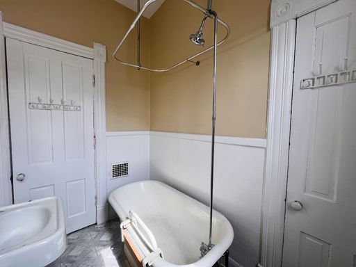 Listing photo thumbnail