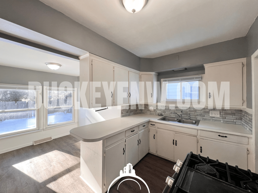 Listing photo thumbnail