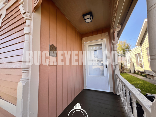 Listing photo thumbnail