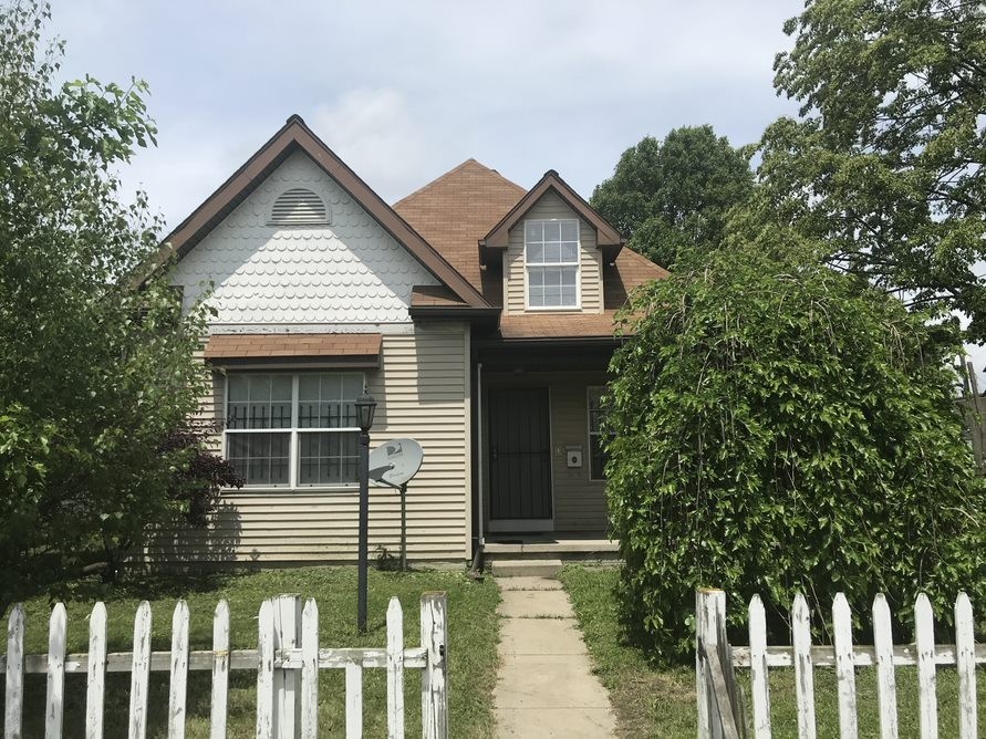 Toledo House: 1302 Elmwood Ave