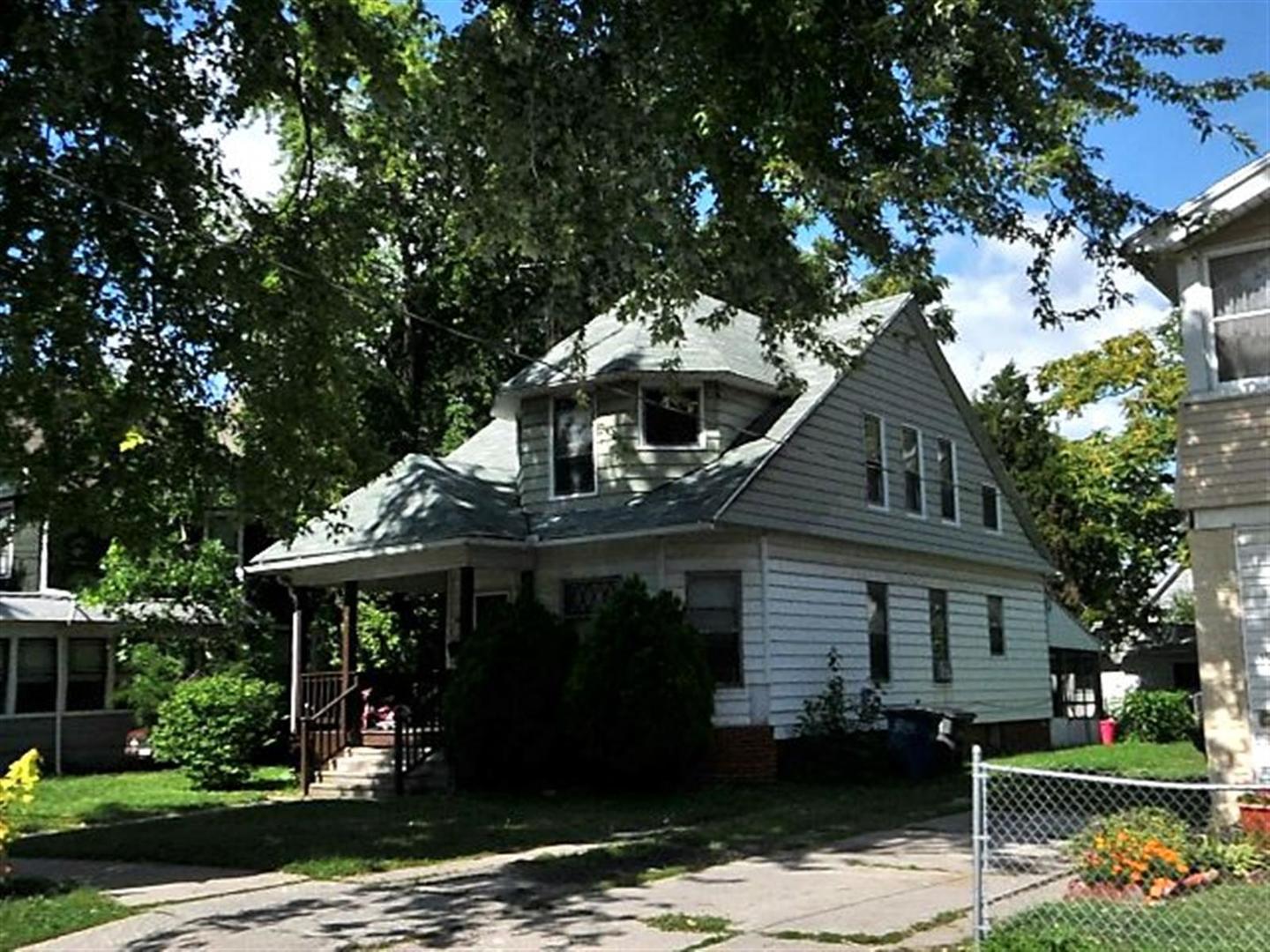 Toledo House: 1959 North Superior Street