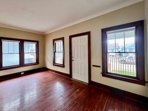 Listing photo thumbnail