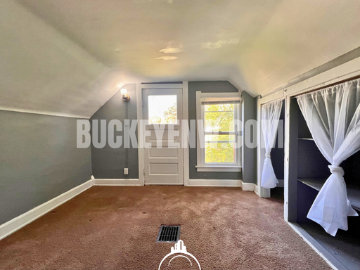 Listing photo thumbnail