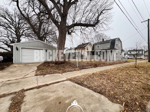 Listing photo thumbnail
