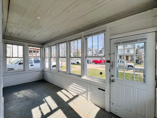 Listing photo thumbnail