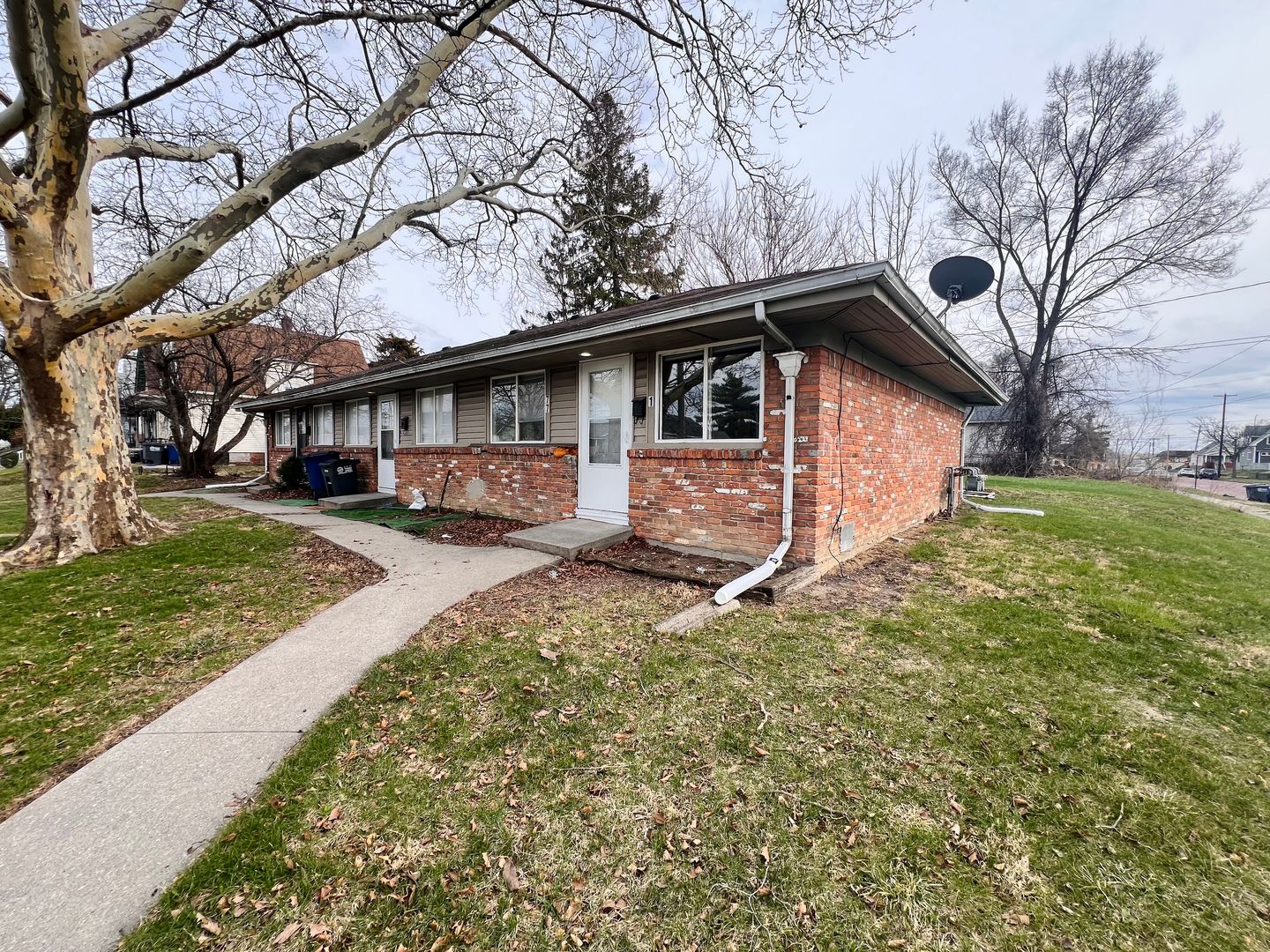 Toledo Apartment: 77 Walbridge Ave