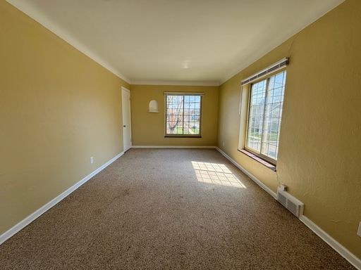 Listing photo thumbnail