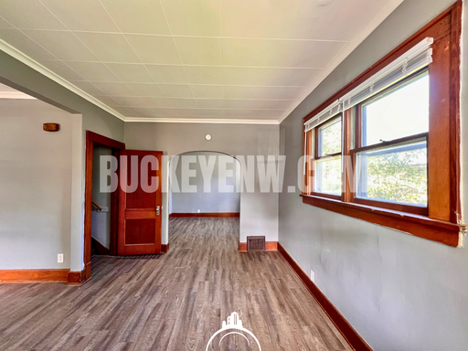 Listing photo thumbnail