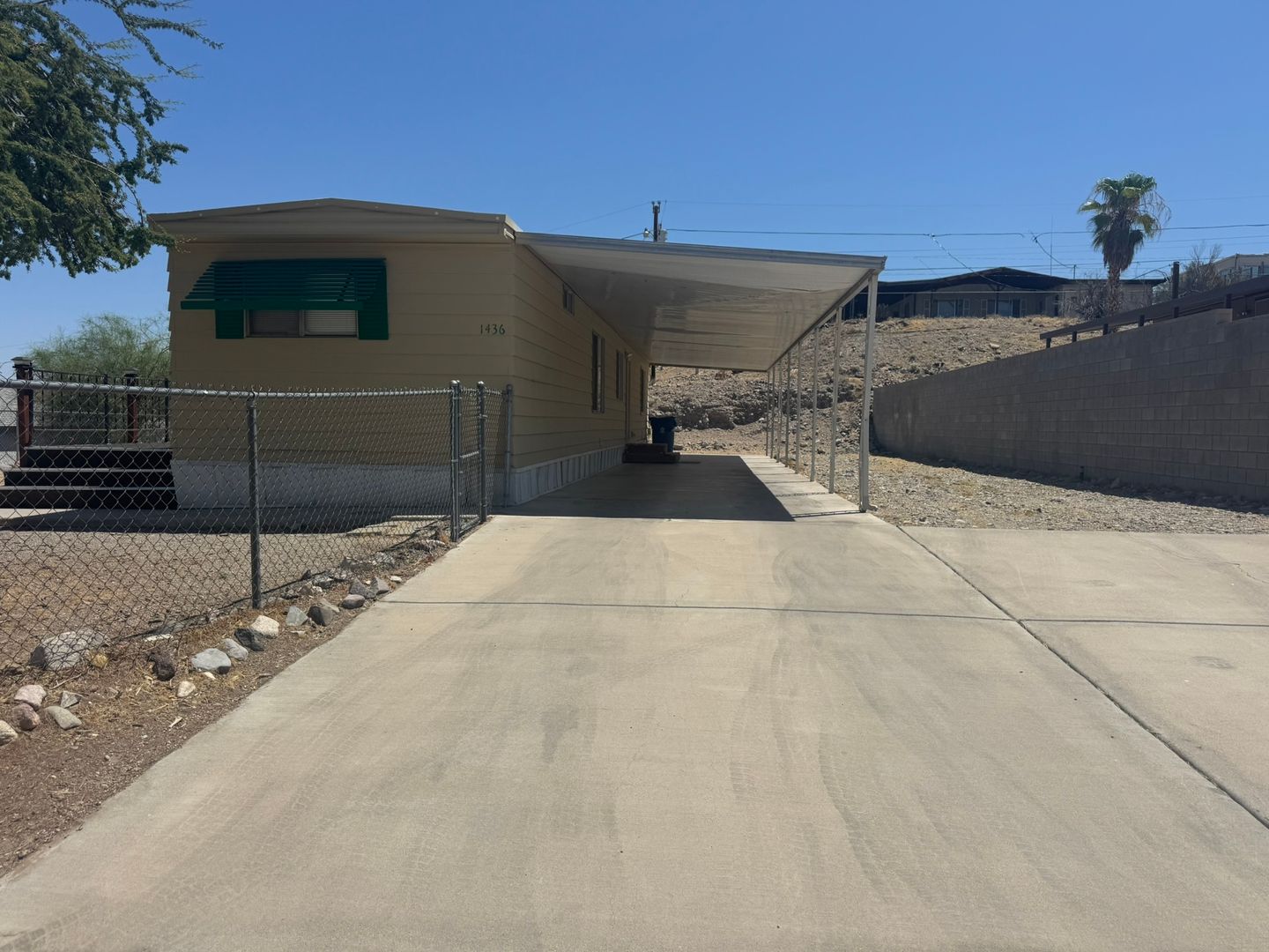 Bullhead City House: 1436 E Rio Vista Dr