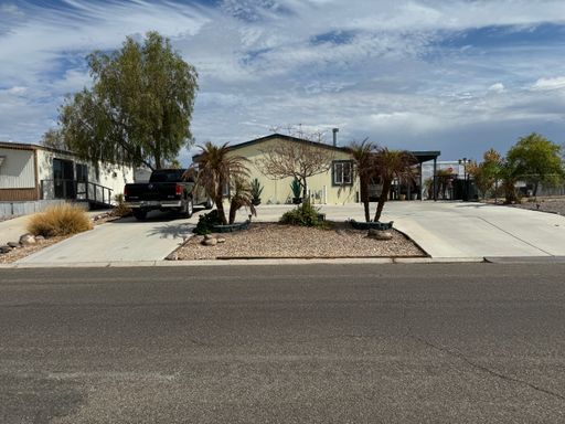 3Br Furnished Vacation Home with addl lot with RV Hookups Utilities Included – photo 1