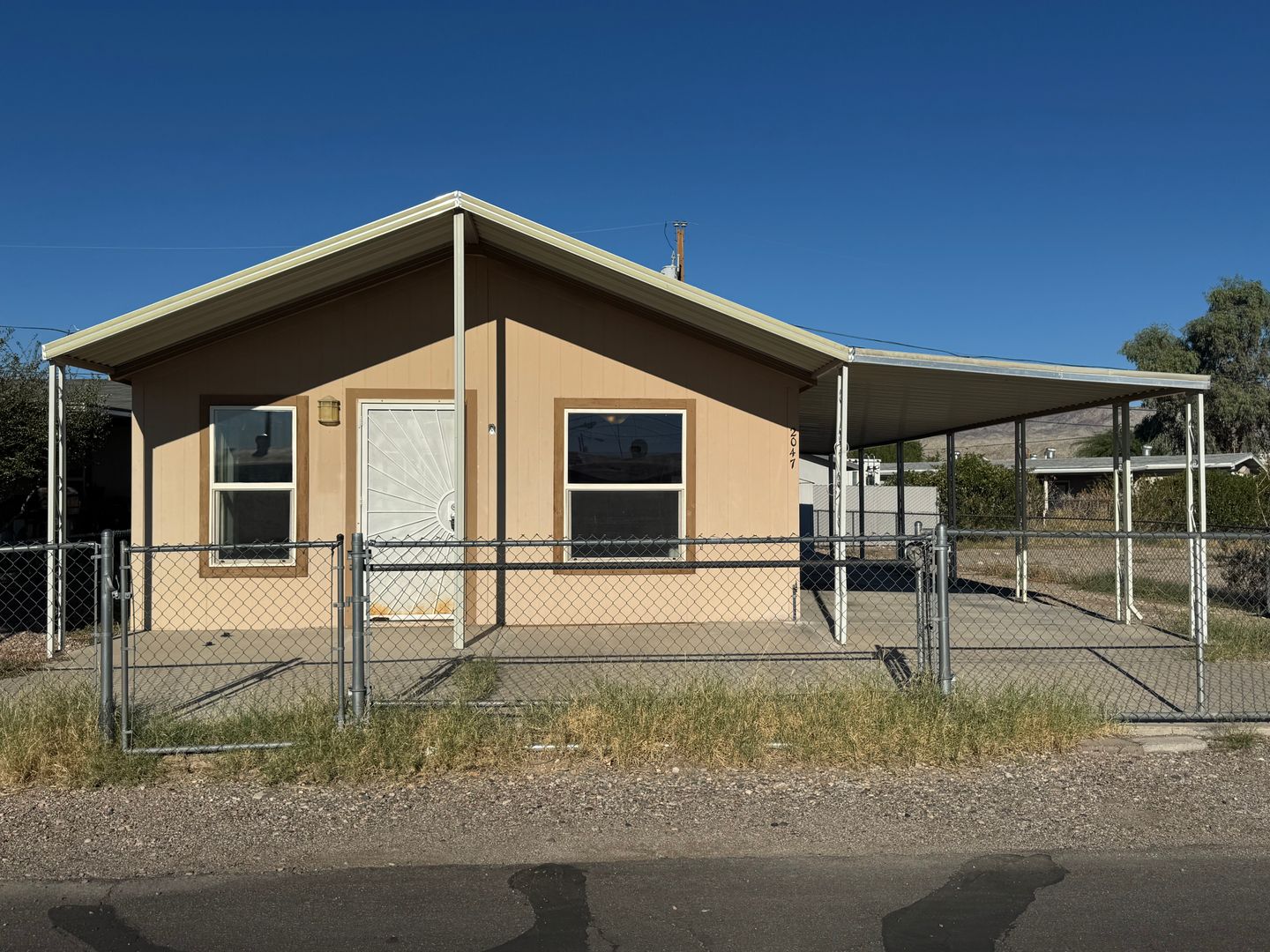 Bullhead City House: 2047 Hualapi Dr