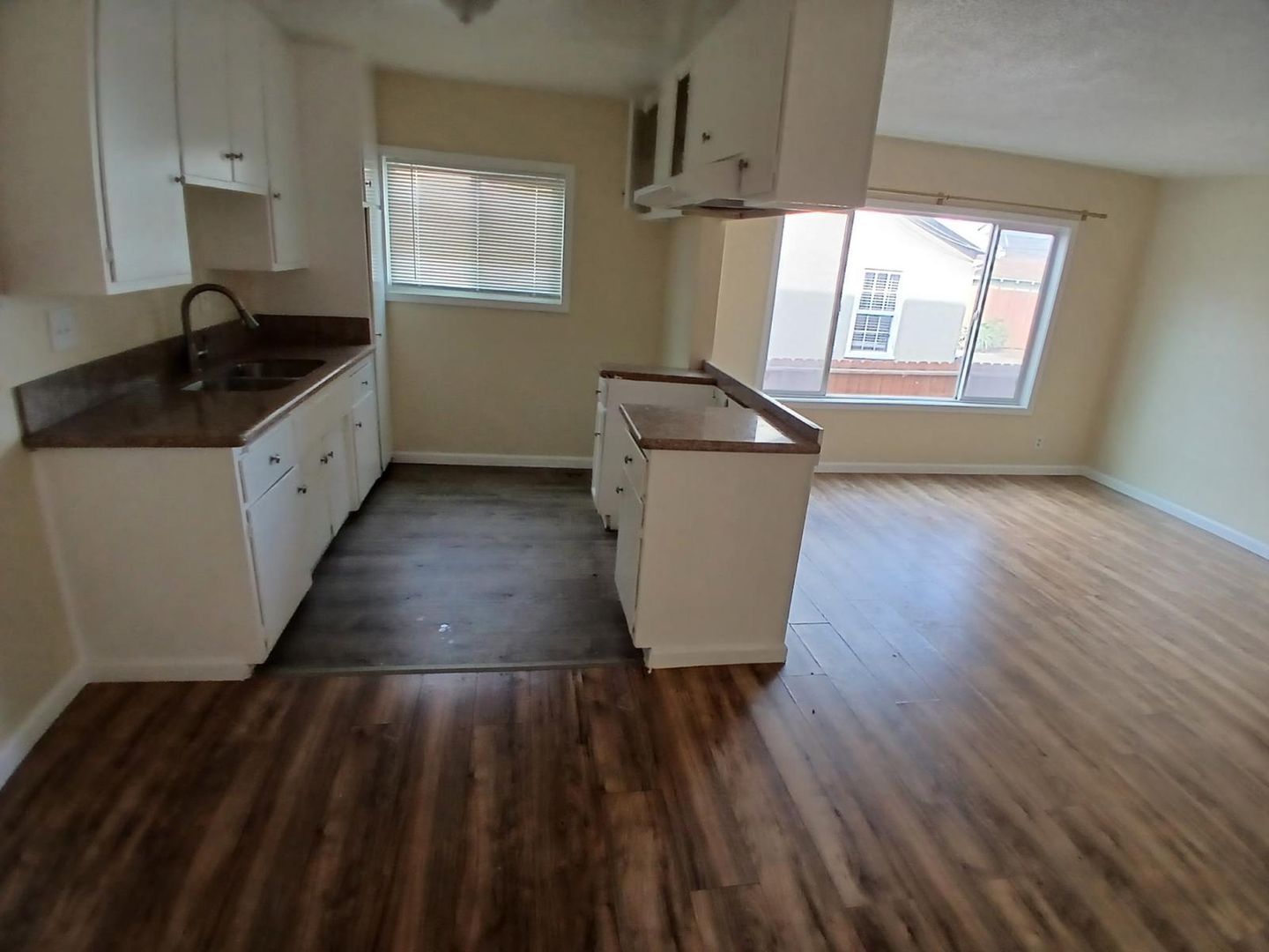 Los Angeles Apartment: 11254 S Berendo Ave