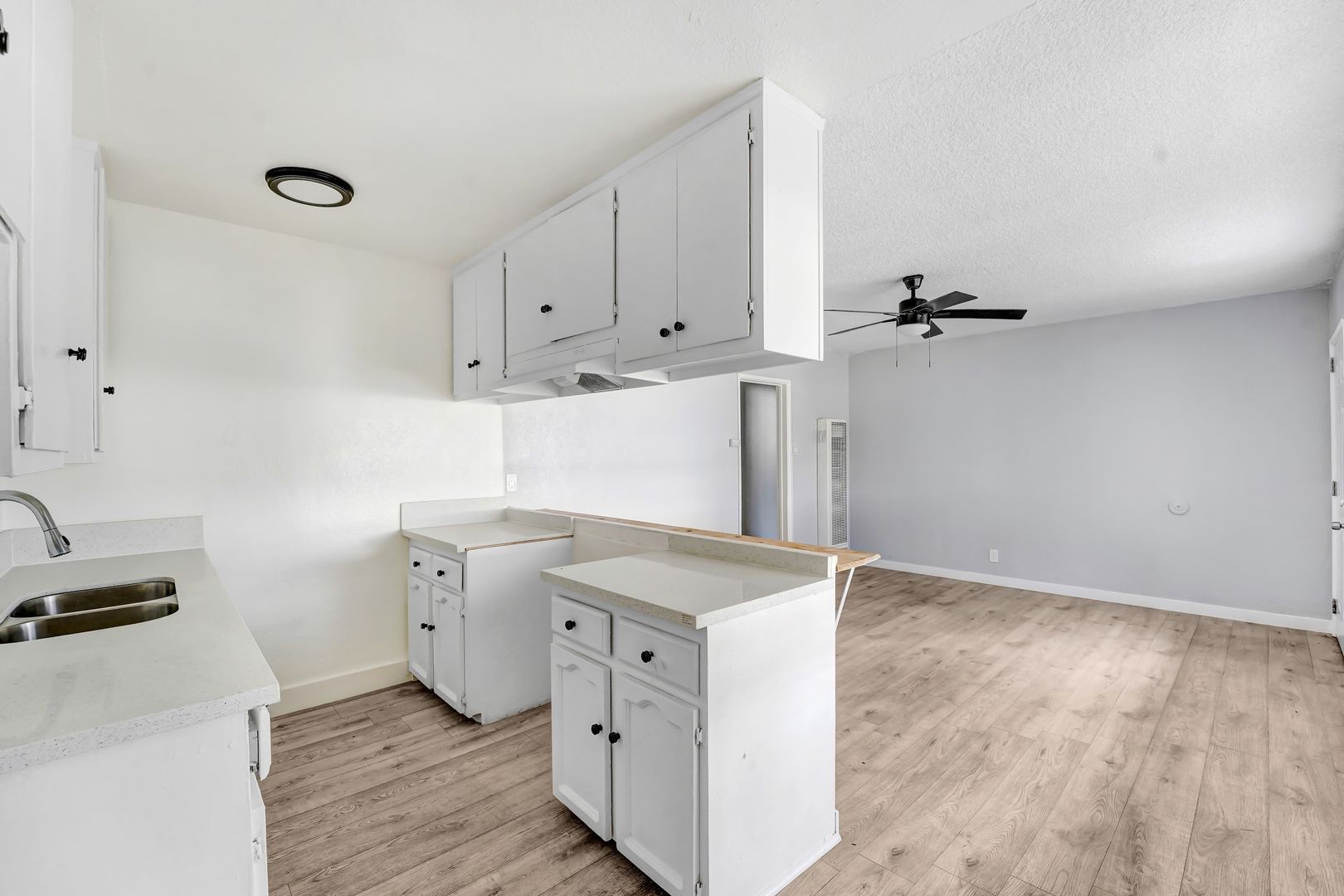 Los Angeles Apartment: 11426 S Budlong Ave