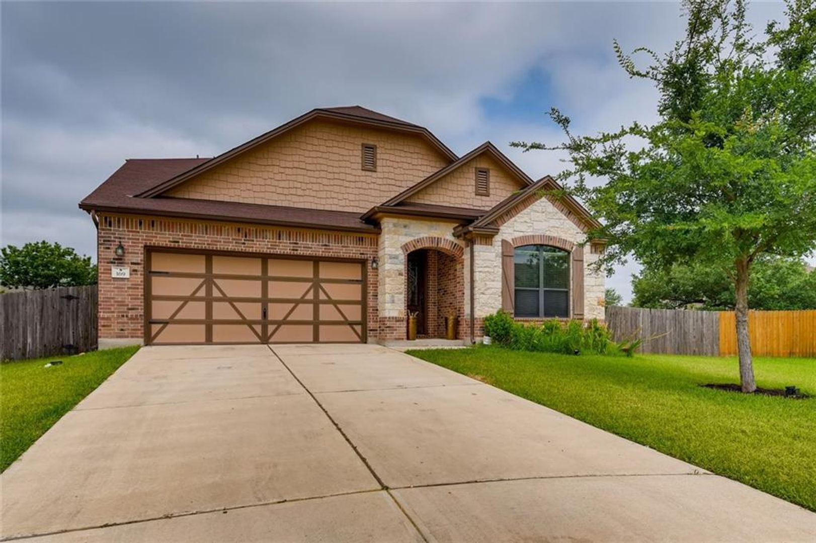 Kyle House: 169 Pomogranate Cv