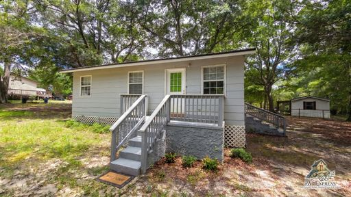 Welcome to Your Cozy, Comfortably Updated Cottage! – photo 1