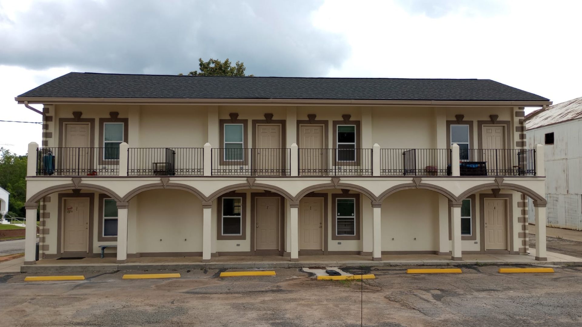 Buena Vista Apartment: 105 S McDuffie St