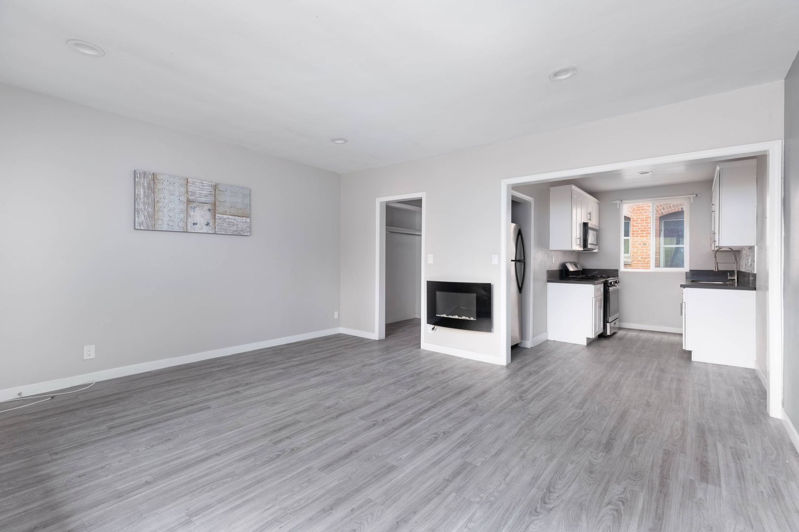 Los Angeles Apartment: 417 S. Kenmore Ave.