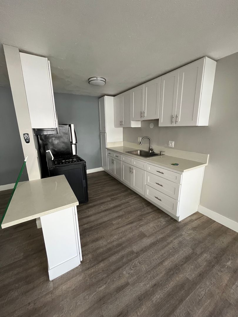 Los Angeles Apartment: 4808-4816 August Street