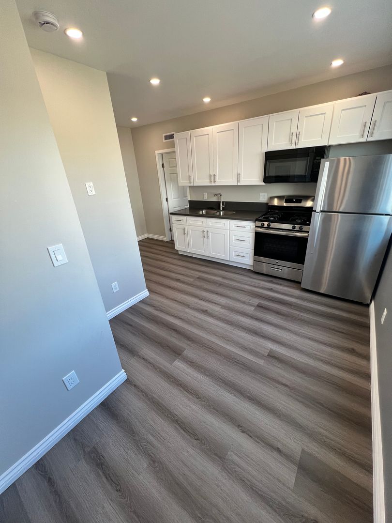 Los Angeles Apartment: 417 S. Kenmore Ave.
