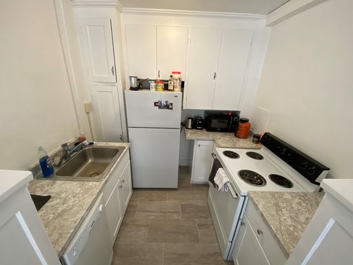 Bryant Apartments offers Studio Apartment. Walking distance to Elmwood Village – photo 1