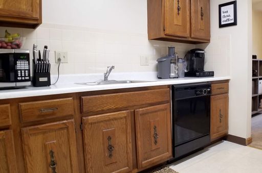 Spacious 1 Bed Apt. w/ Full Sized Living, Kitchen & Dining Room!! Call TODAY!!
