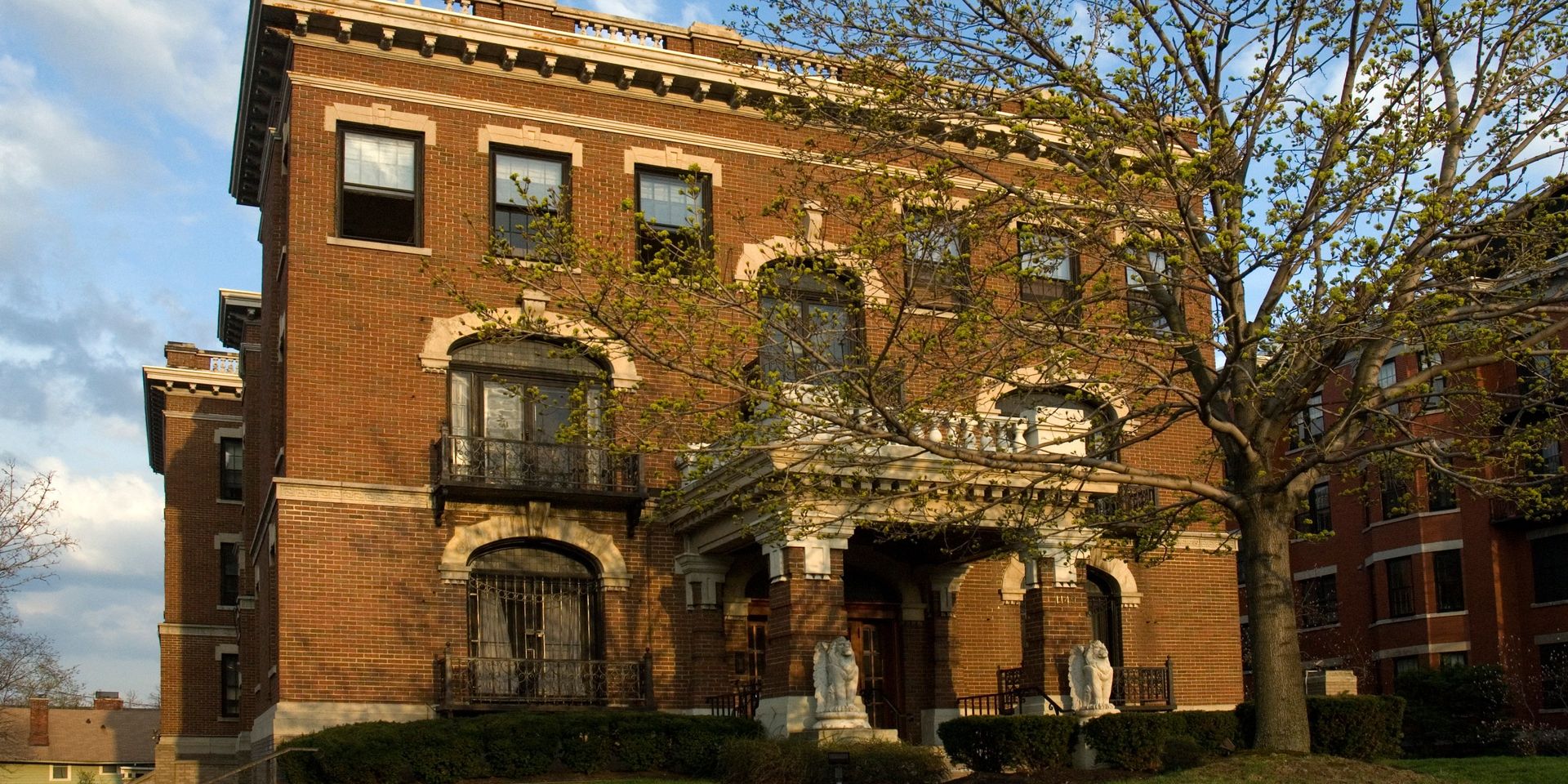 Buffalo Apartment: 1149 Delaware Ave