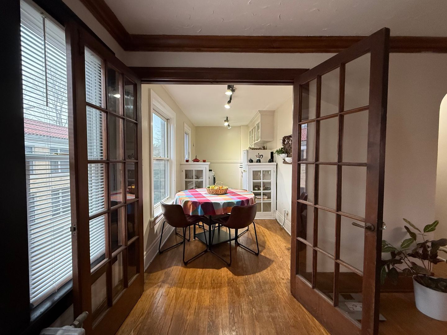 Buffalo Apartment: 338-340 Crescent Ave