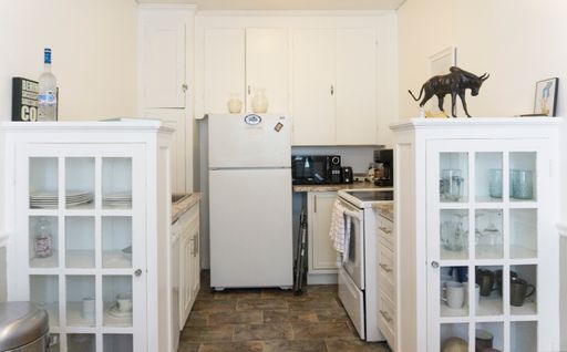 Beautiful Studio on Bryant and Delaware – photo 1