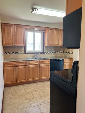 Beautfully Renovated 2 Bed w/ Easy Access to 290! Call TODAY!! – photo 1