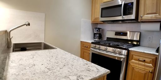 MUST SEE Corporate Furnished Apartment in Elmwood Village!! – photo 1