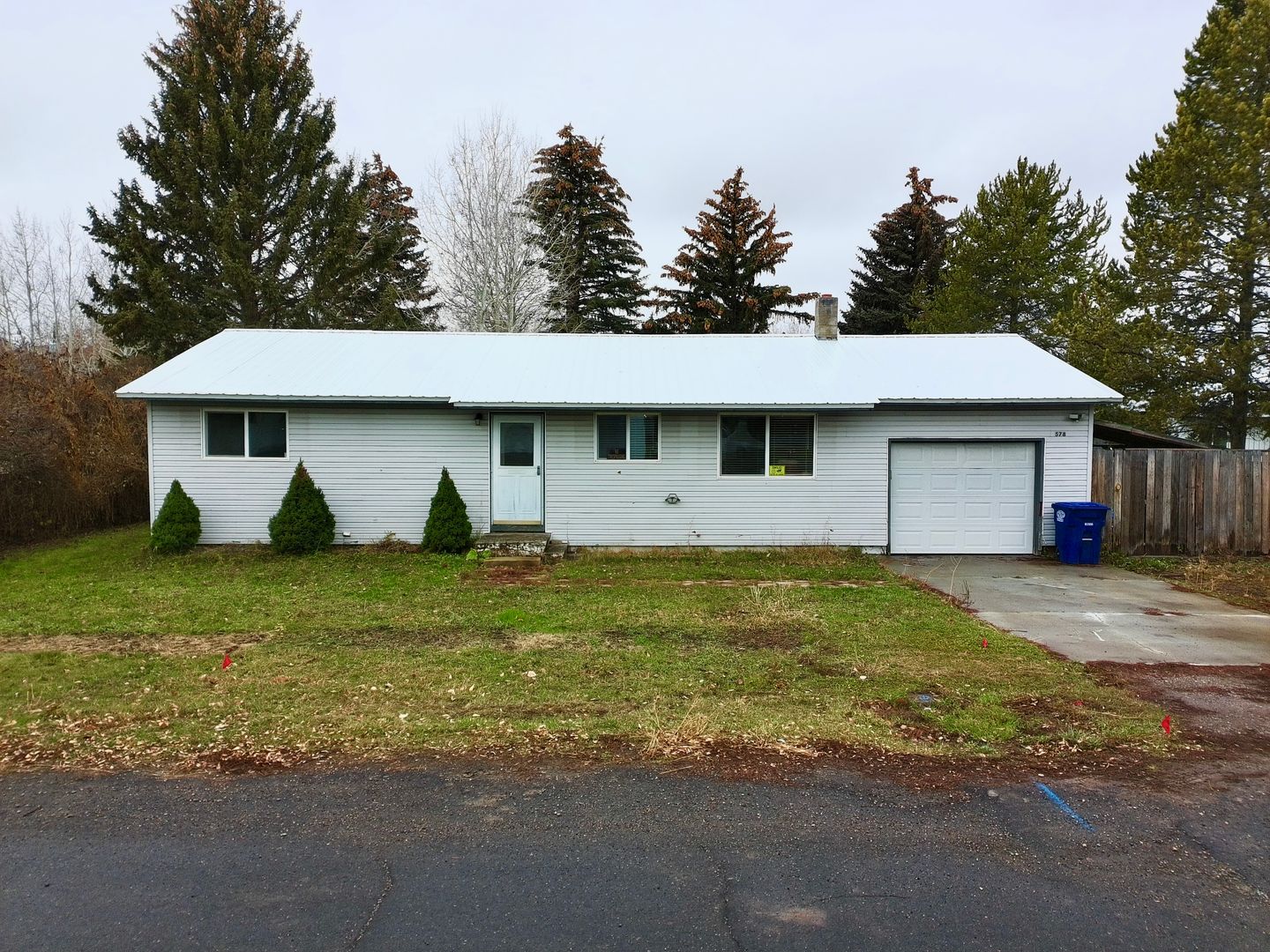 Ashton House: 578 Maple Leaf Dr