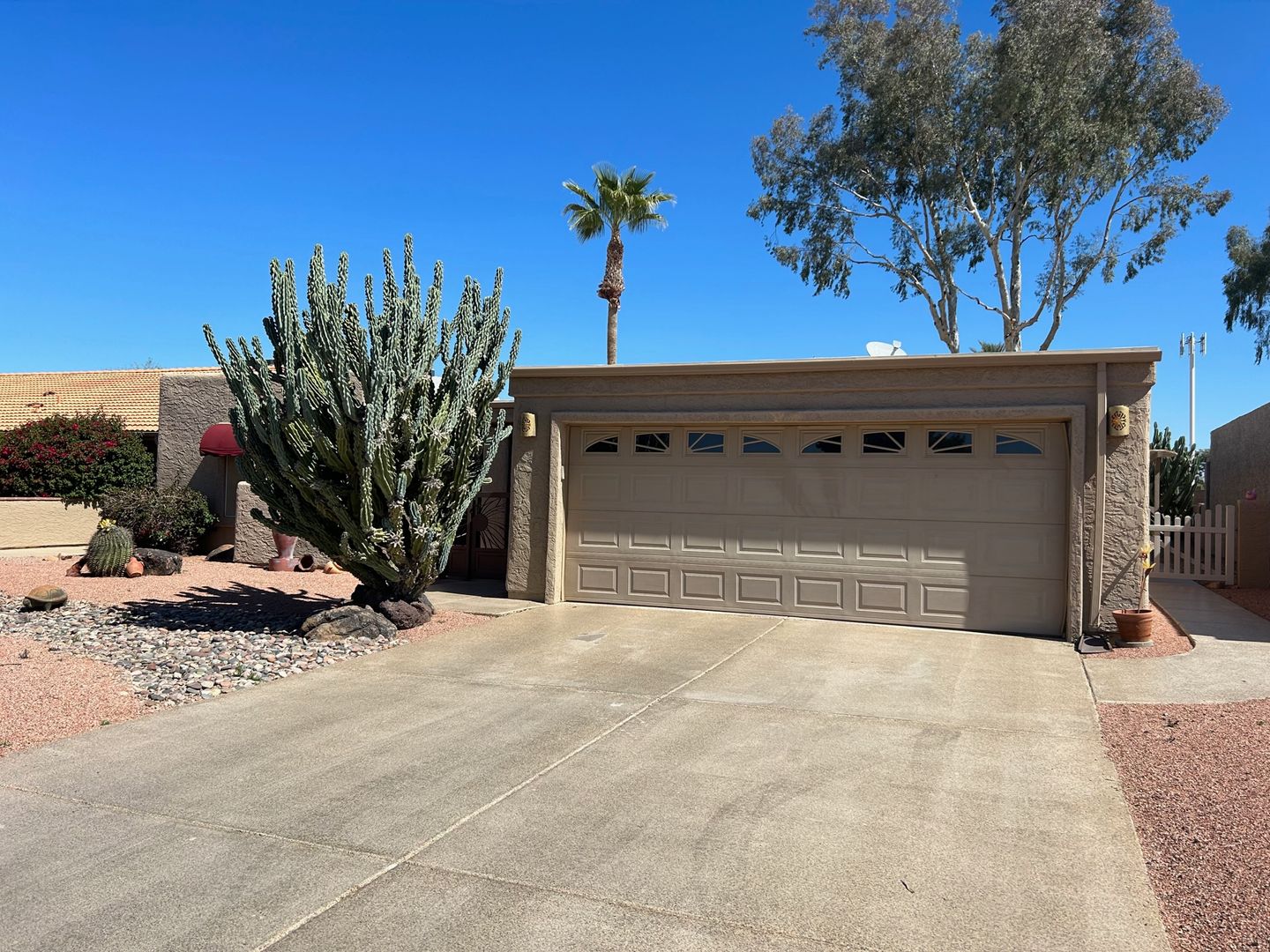 Sun Lakes House: 9348 E Sun Lakes Blvd N