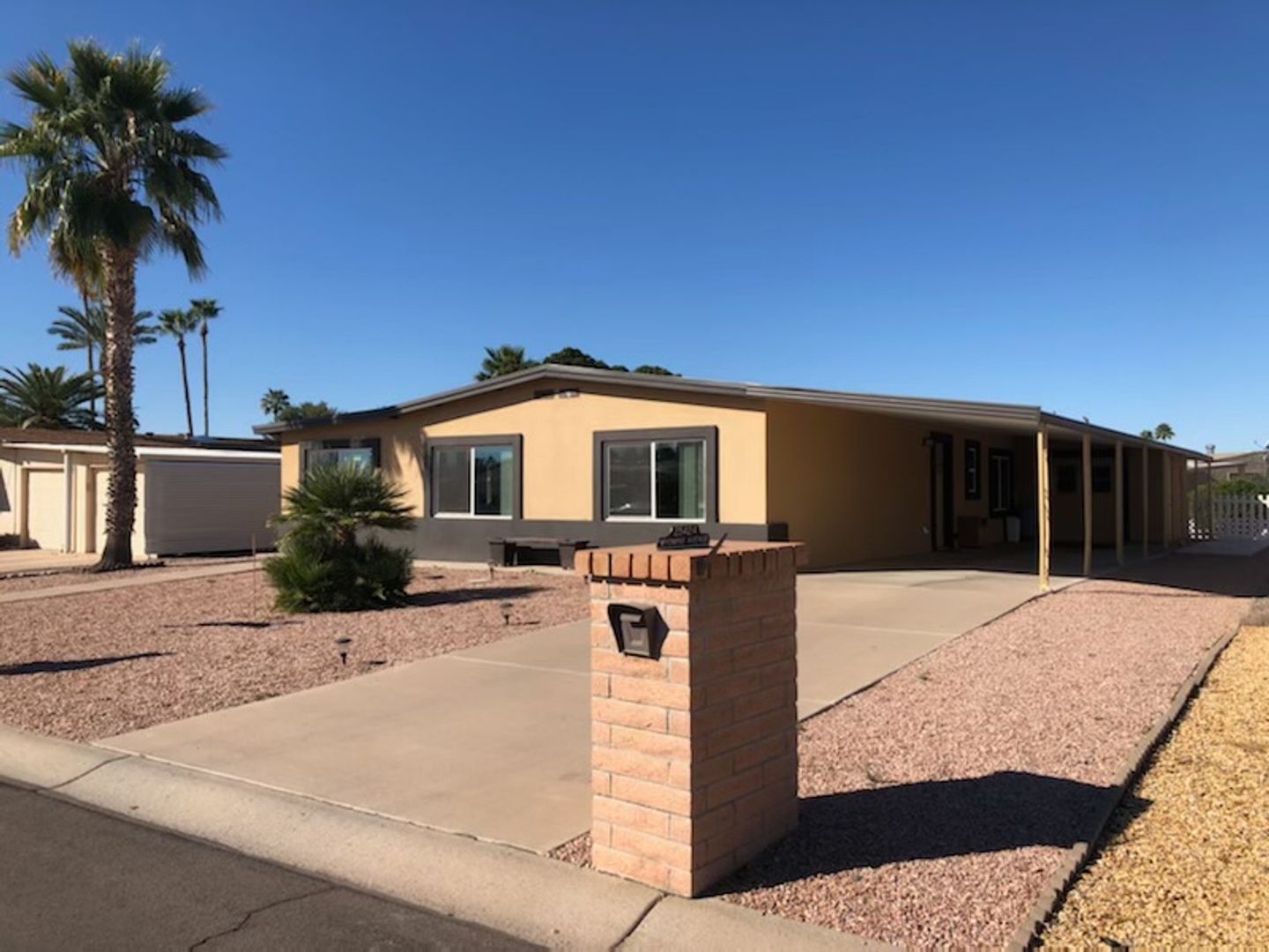 Sun Lakes House: 25424 S Wyoming Ave