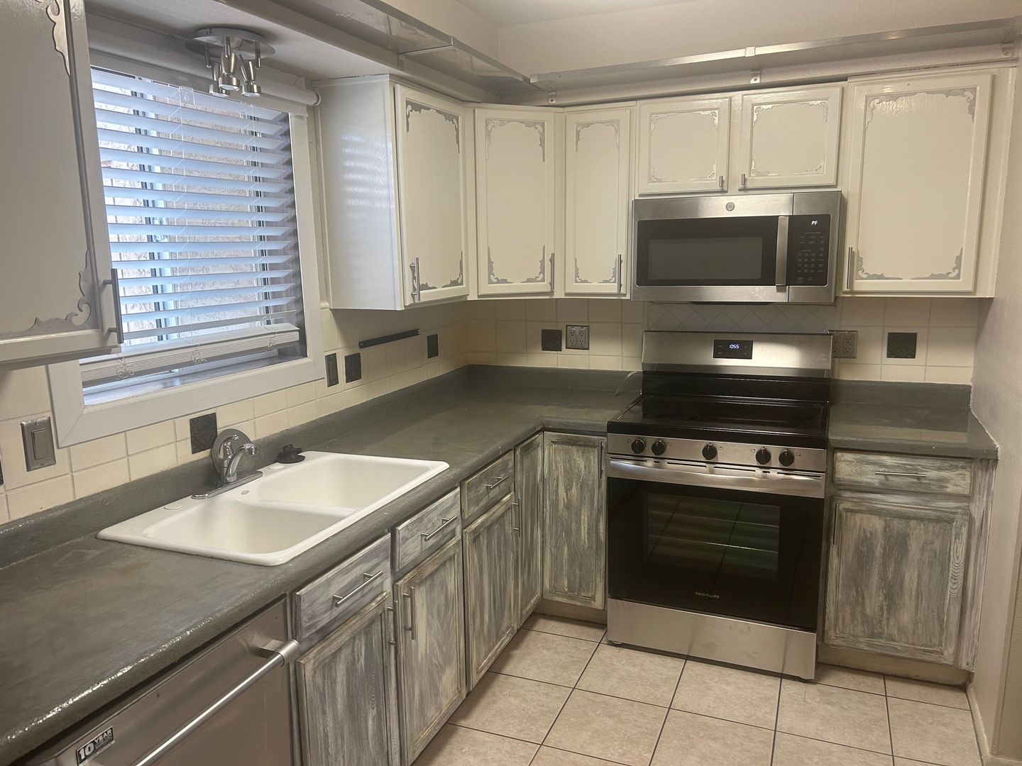 Tempe Apartment: 1320 W 3rd St
