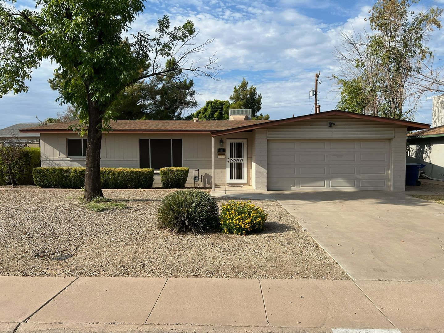 Tempe House: 331 E Laguna Dr