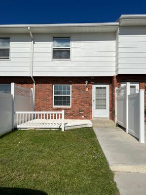 2 bed 1-1/2 bath townhouse, newer paint, flooring, updated kitchen
