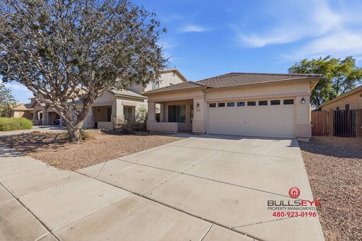4 bedroom 2 bath home with community pool! – photo 1