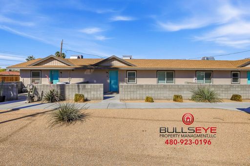 Central Phoenix Refreshed 2/2 with On-Site Laundry – photo 1